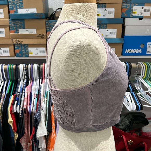 Darling sports top that can be worn as a top. - Picture 2 of 5